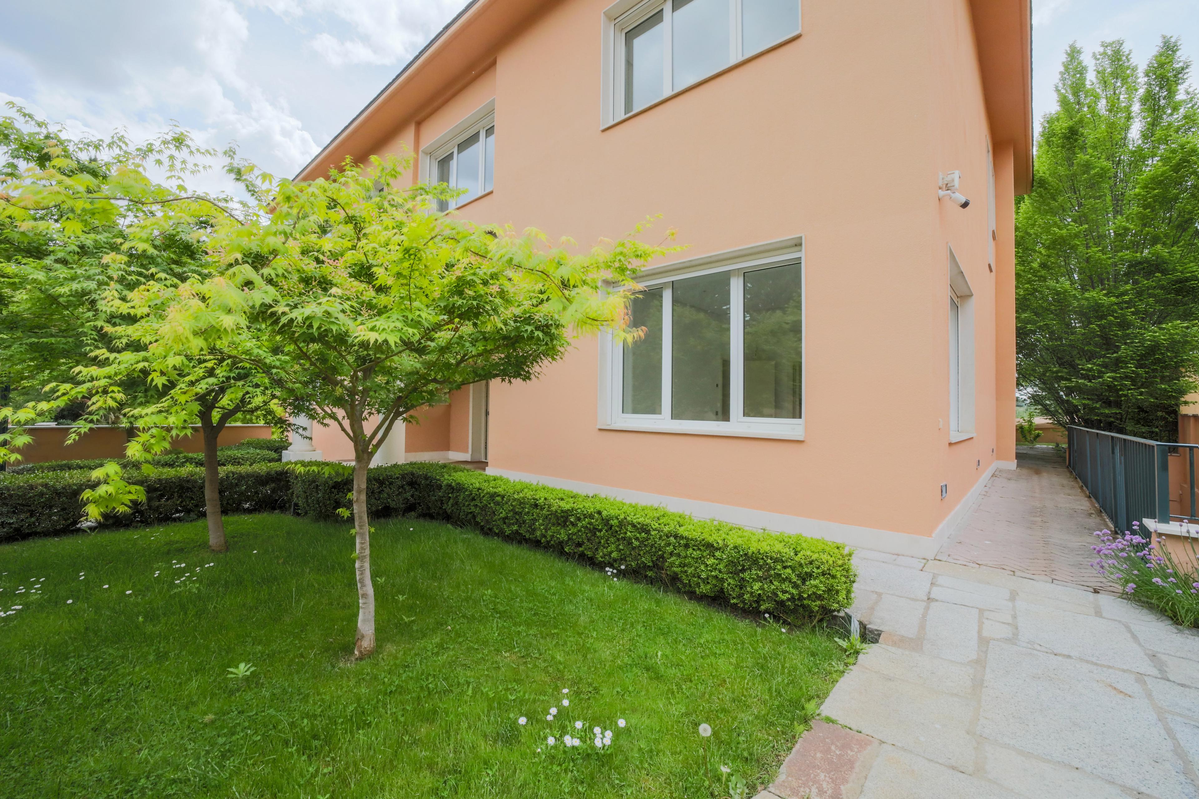 Fabulosa casa en alquiler en la Colonia Puerta de Hierro