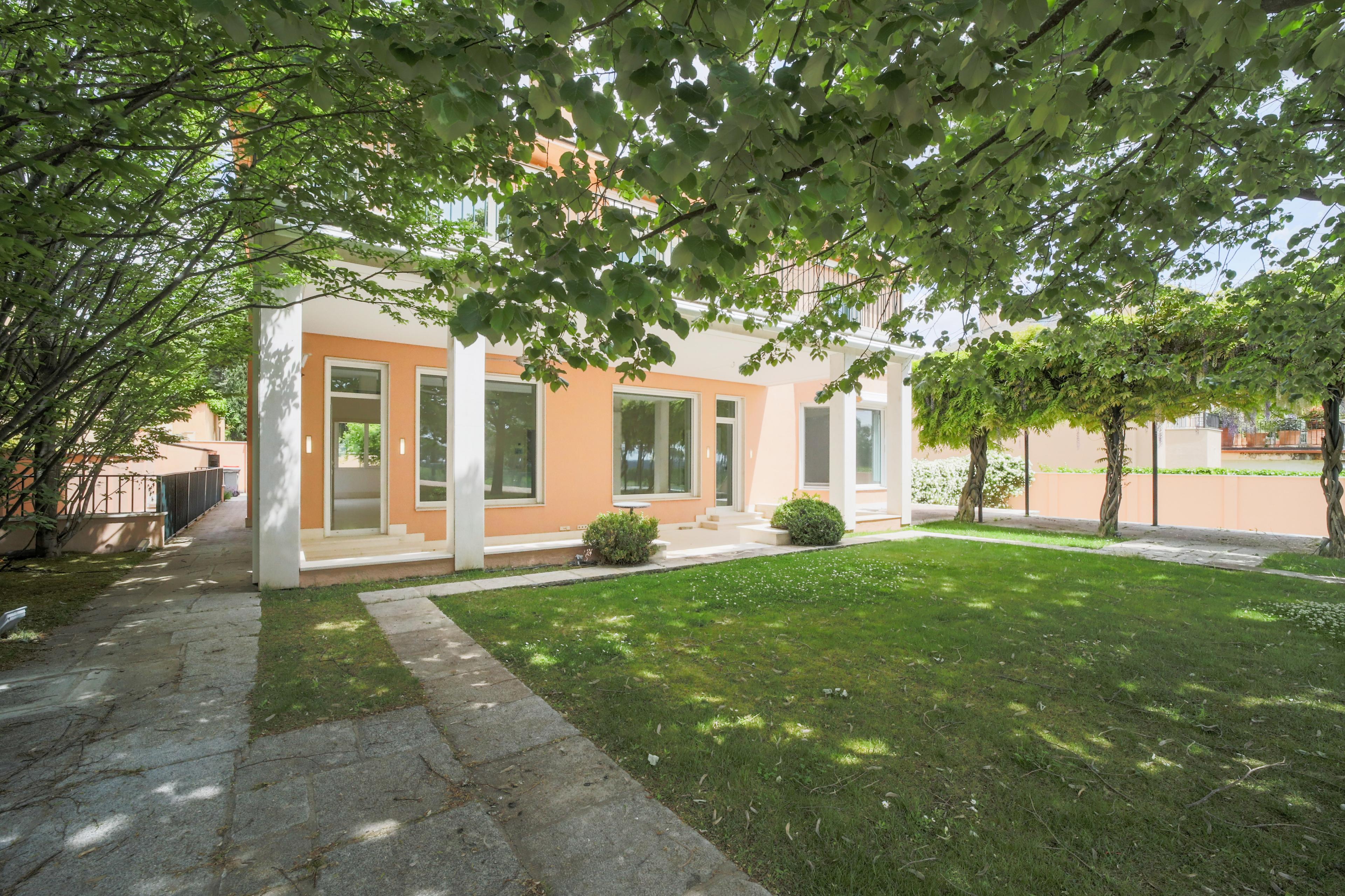 Fabulosa casa en alquiler en la Colonia Puerta de Hierro