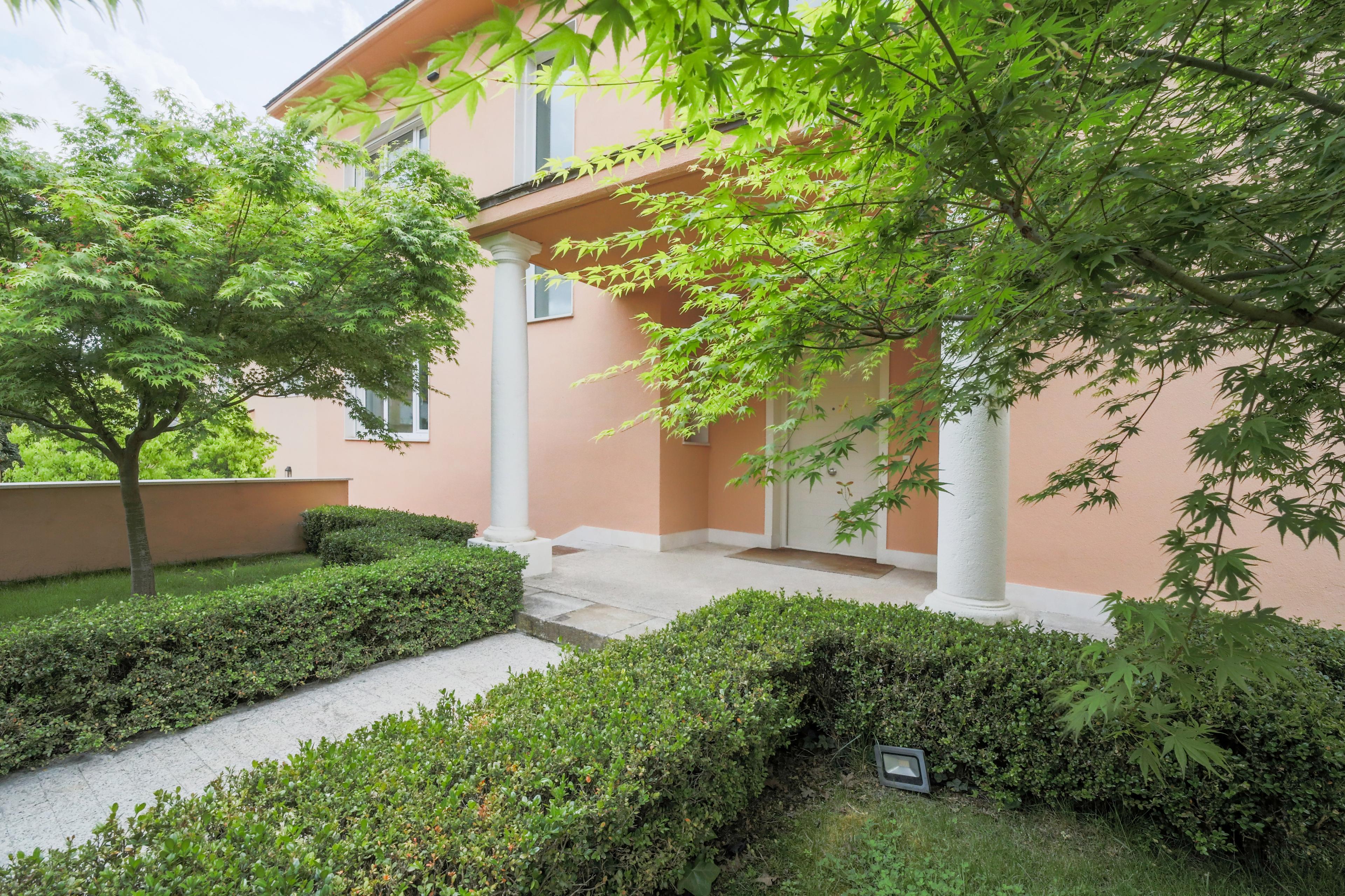 Fabulosa casa en alquiler en la Colonia Puerta de Hierro