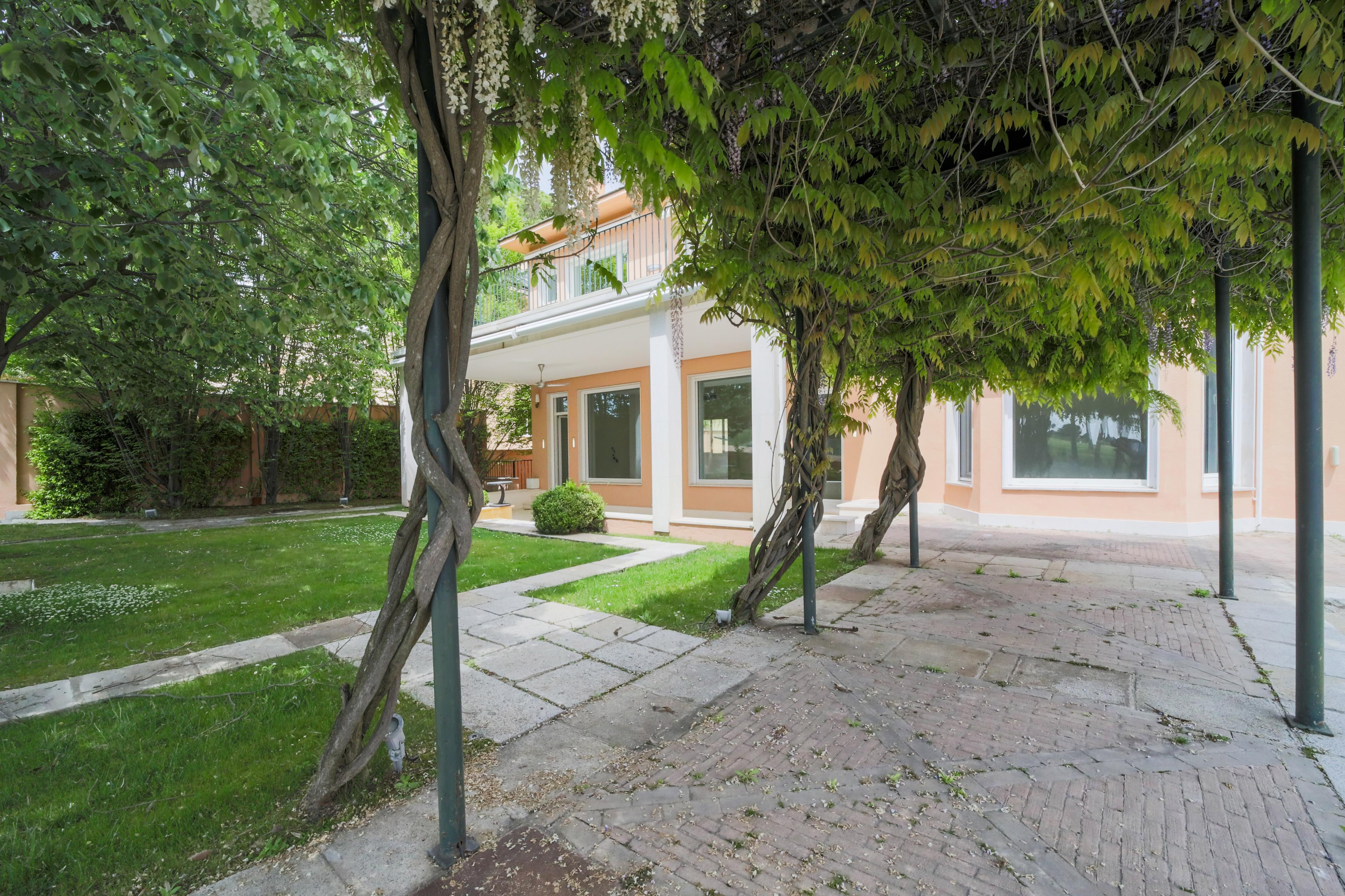 Fabulosa casa en alquiler en la Colonia Puerta de Hierro