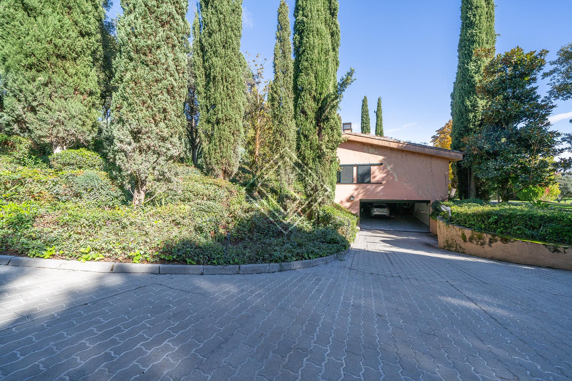Casa en primera línea de Golf con piscina y pádel - Imagen 2